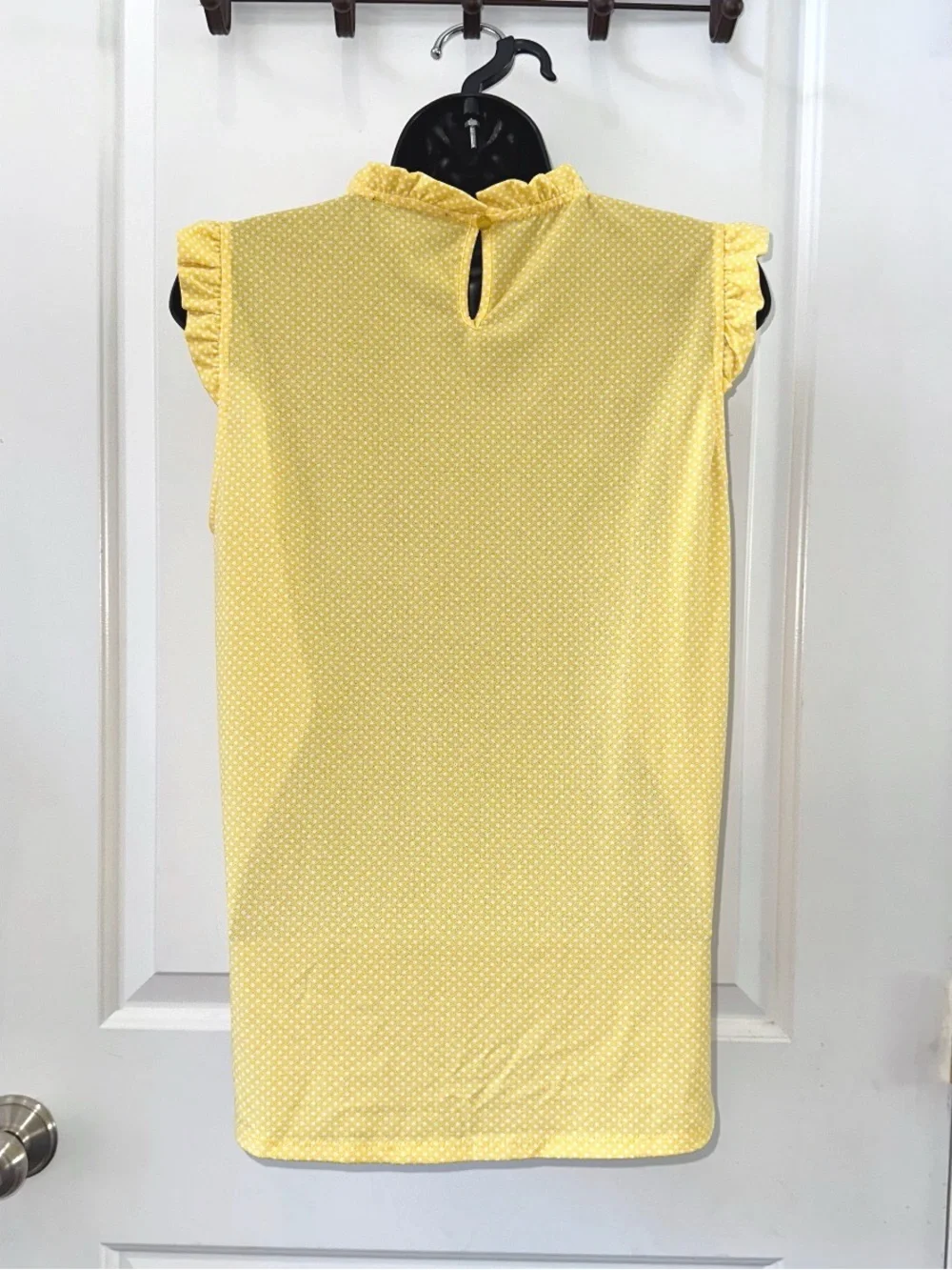 Adrianna Papell Yellow Smocked Ruffled Cap Sleeve top size Medium - Picture 3 of 5